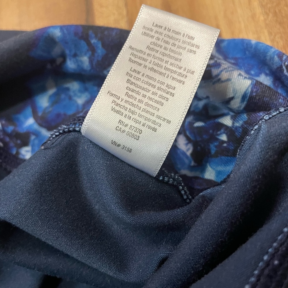 Alo Yoga High Waist Airbrush Leggings in the Dark Crystal Sky pattern Sz M - Picture 7 of 7
